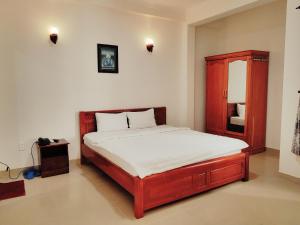 Giường trong phòng chung tại Truong An Hotel
