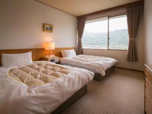 Postel nebo postele na pokoji v ubytování Iwakuni Kokusai Kanko Hotel