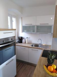 Kuchyňa alebo kuchynka v ubytovaní Apartments Nina Riva