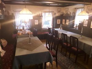 Ein Restaurant oder anderes Speiselokal in der Unterkunft Hotel Feiler 