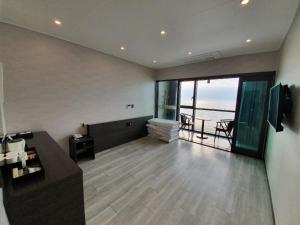 a large living room with a view of the ocean at Hotel Wooyeon Flora in Boryeong