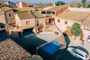 an aerial view of a house with a swimming pool at Casa con piscina privada en Gualta, CAN BLAY in Gualta
