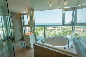 Koupelna v ubytování DoubleTree by Hilton Weihai + 37 fotografií