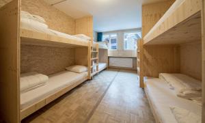Postel nebo postele na pokoji v ubytování Gadmer Lodge - dein Zuhause in den Bergen
