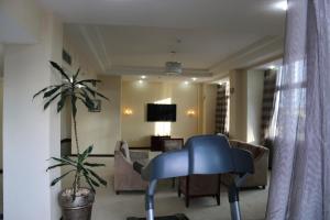 TV a/nebo společenská místnost v ubytování Harmony Hotel