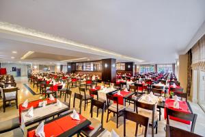 Sealife Buket Resort & Beach Hotel - Ultra All Inclusive餐厅或其他用餐的地方
