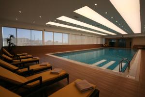 a large swimming pool in a hotel room at Nevali Hotel & Convention Center in Urfa