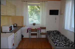 Kuchyň nebo kuchyňský kout v ubytování Apartmány Maruška