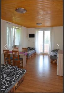 TV a/nebo společenská místnost v ubytování Apartmány Maruška