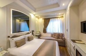 TV a/nebo společenská místnost v ubytování Hotel Yasmak Sultan