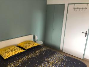 Postel nebo postele na pokoji v ubytování Appartement de charme idéalement situé