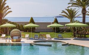 Het zwembad bij of vlak bij Divani Apollon Palace & Thalasso