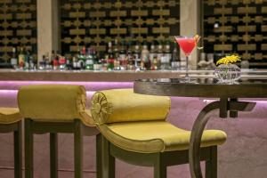 Drankjes bij Divani Apollon Palace & Thalasso