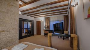 MER Guest House B&B的电视和/或娱乐中心