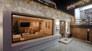 MER Guest House B&B的电视和/或娱乐中心