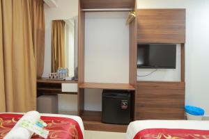 a hotel room with a bed and a tv at Bitz Bintang Hotel in Kuala Lumpur