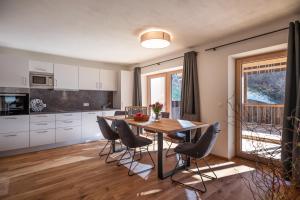 Kuchnia lub aneks kuchenny w obiekcie Apartments Zauberberg