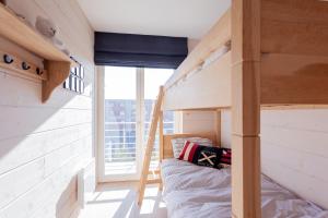 a bunk bed in a tiny room with a window at Apartment Zonnehaven in Nieuwpoort