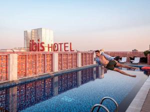 ibis Jaipur City Centre - An Accor Brand内部或周边的泳池
