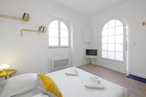Ένα ή περισσότερα κρεβάτια σε δωμάτιο στο Nice 3 stars flat w beautiful terrace - Biarritz - Welkeys