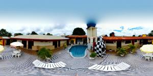 The swimming pool at or near Estrella del Norte Hotel - Cobija