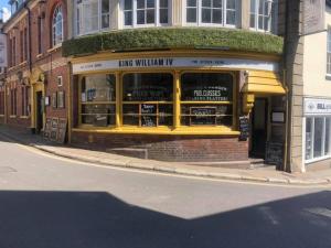 King William the fourth, Totnes – Updated 2022 Prices