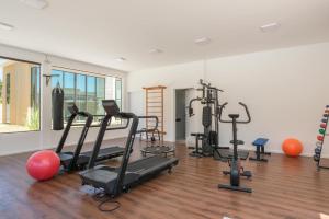 サン・ミゲル・ドス・ミラーグレスにあるCasa Morada do Toqueのジム(各部屋のエクササイズ機器付)
