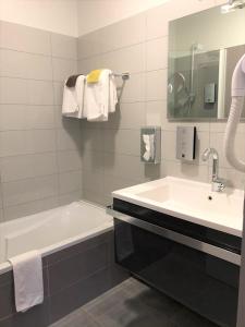 Ванная комната в Auv'hôtel