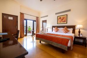 Fort JadhavGADH -A GADH Heritage Hotel客房内的一张或多张床位