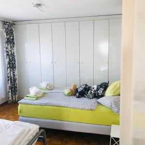 Postel nebo postele na pokoji v ubytování Family Apartment with Lake View | 73