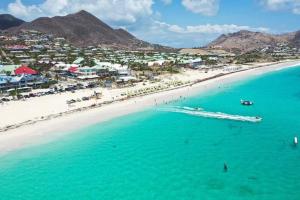 Gallery image of BLUE WAVE - 2 bedrooms - Orient Beach! in Saint Martin