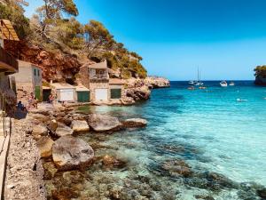 Imagen de la galería de CASA Luz Solar - schöne Finca in Strandnähe, Privatpool, Klimaanlage, Wifi, en Cala Santanyi