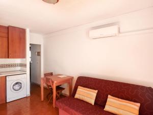 Η κουζίνα ή μικρή κουζίνα στο Apartment Calas Blancas by Interhome