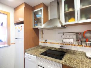 O bucătărie sau chicinetă la Apartment Jardines del Mar - Azahar by Interhome