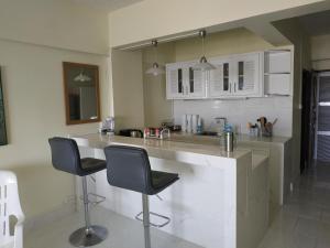 Virtuvė arba virtuvėlė apgyvendinimo įstaigoje Geek Homesty with minibar & Kingbed & swimmingpool