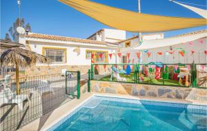 eine Villa mit einem Pool und einem Haus in der Unterkunft Cozy Home In Tallante With Private Swimming Pool, Can Be Inside Or Outside in Casas de Tallante
