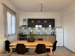 Kuchyň nebo kuchyňský kout v ubytování Coralli Pentati 2 "Dimitris Apartments"
