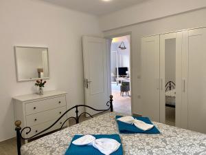 Postel nebo postele na pokoji v ubytování Coralli Pentati 2 "Dimitris Apartments"
