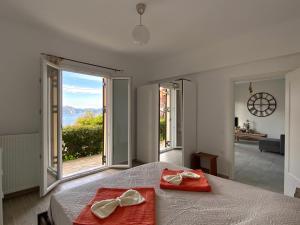 Postel nebo postele na pokoji v ubytování Coralli Pentati 2 "Dimitris Apartments"