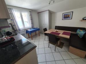 Kuchyň nebo kuchyňský kout v ubytování Apartmenthaus Holiday + 29 fotografií