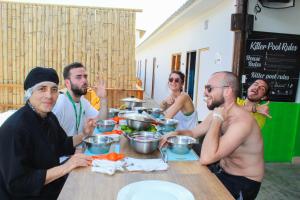 Επισκέπτες που μένουν στο Wild Rover Beach Mancora