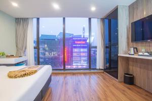Kuchyň nebo kuchyňský kout v ubytování Bridge Lakeside Room For Rent Hanoi