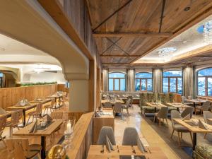 Restauracja lub miejsce do jedzenia w obiekcie Hotel Stegerbräu