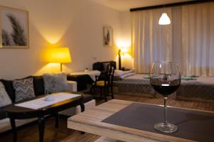 Postel nebo postele na pokoji v ubytování Apartmán U Křížku
