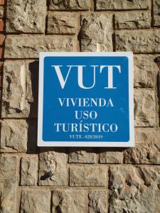 a sign on the side of a brick wall at GASCON7.4 in Teruel