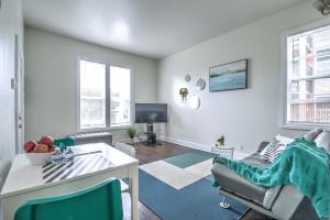 Gallery image of Hosteeva Capitol Hill 2BR Apt - 7 Walking Distance to Dining in Seattle
