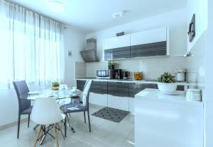 Kuchyňa alebo kuchynka v ubytovaní Iris beach apartments