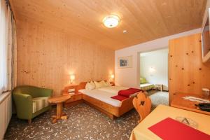 Katil atau katil-katil dalam bilik di Hotel Oberwirt - nahe an Saalbach und Zell am See, Viehhofen Sommercard