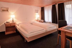 Letto o letti in una camera di Jungfrau Lodge, Swiss Mountain Hotel