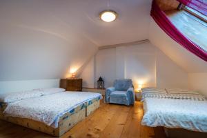 A bed or beds in a room at Chalupa U Miška Még 25 kép